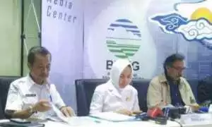 BMKG Minta Warga Hindari Lokasi Pantai Sekitar Selat Sunda
